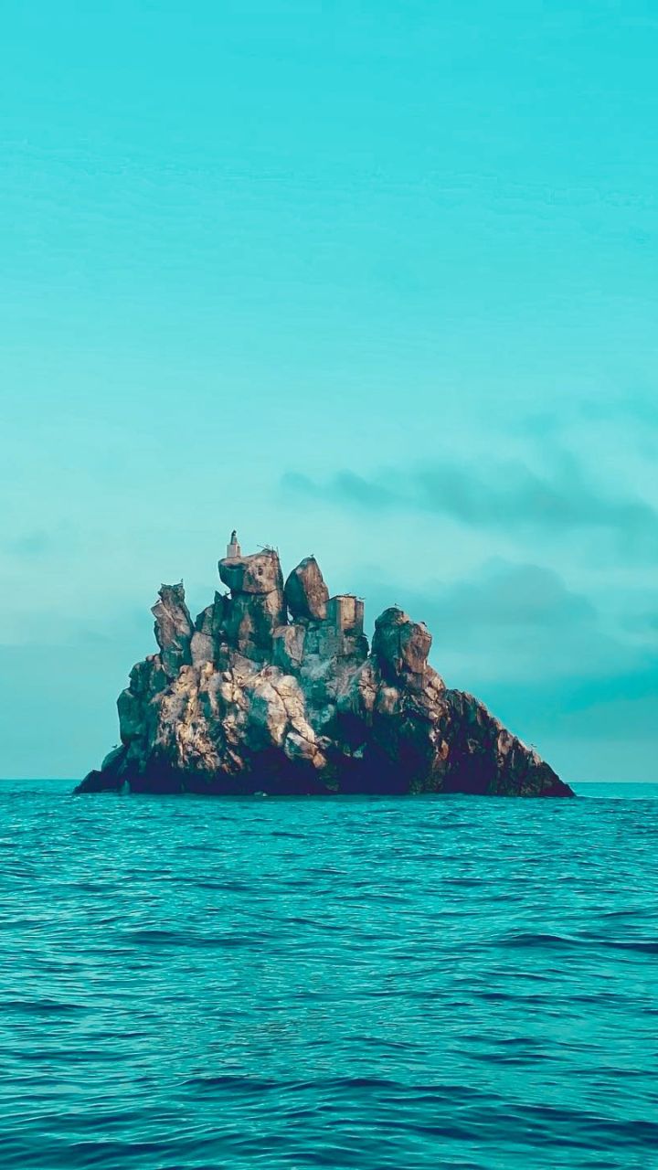 five fingers rock san cristobal