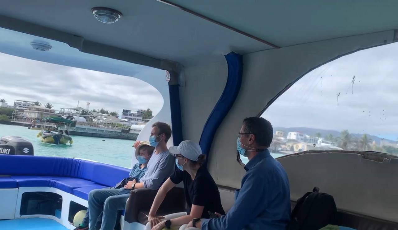 Familia con niños en Islas Galápagos